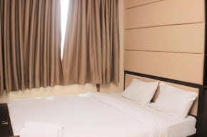 Comfort 1BR at Sky Terrace Apartment By Travelio